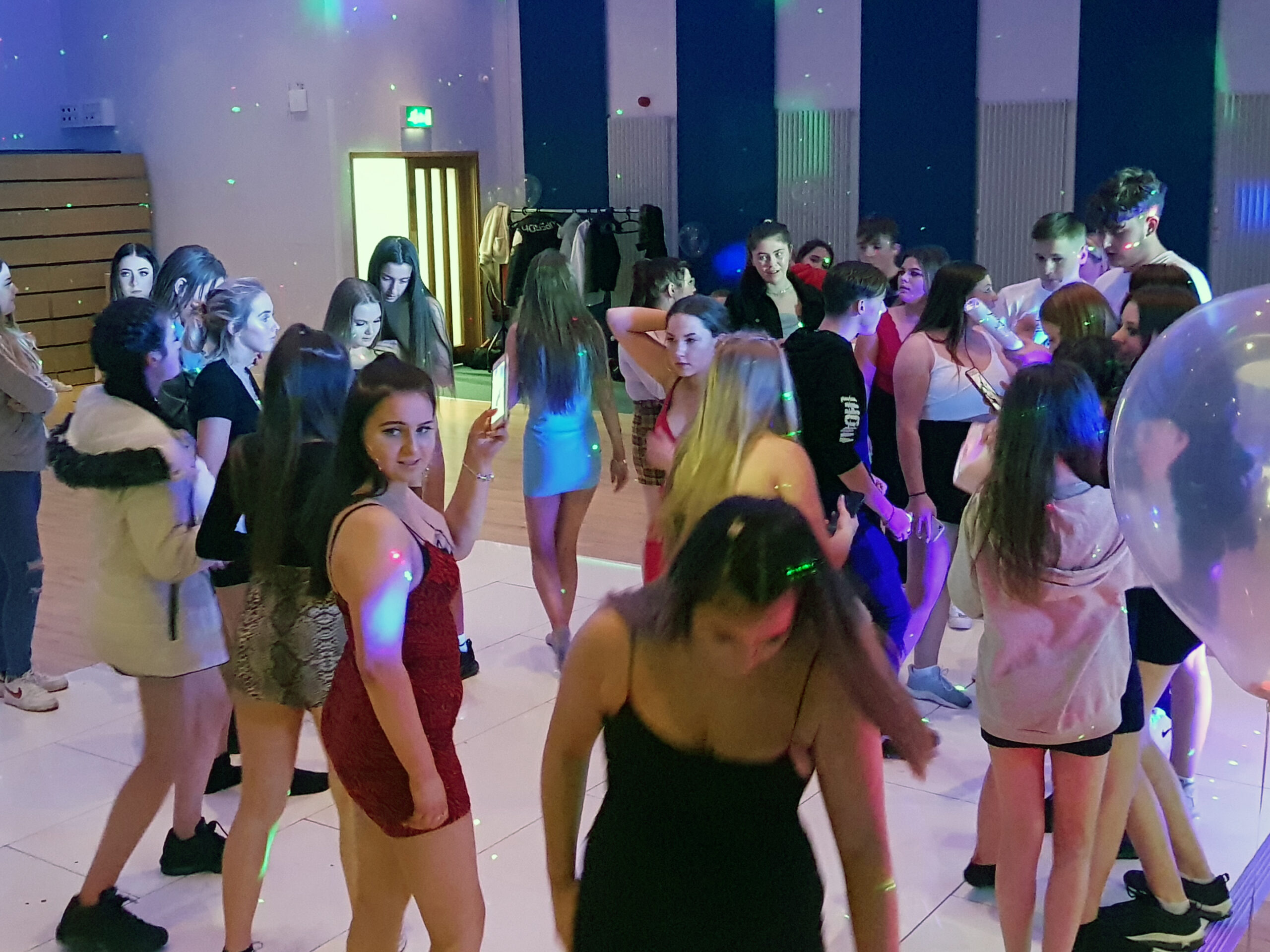 Under 18s Night Club by Oxford Discos in Oxfordshire - Dancers 1