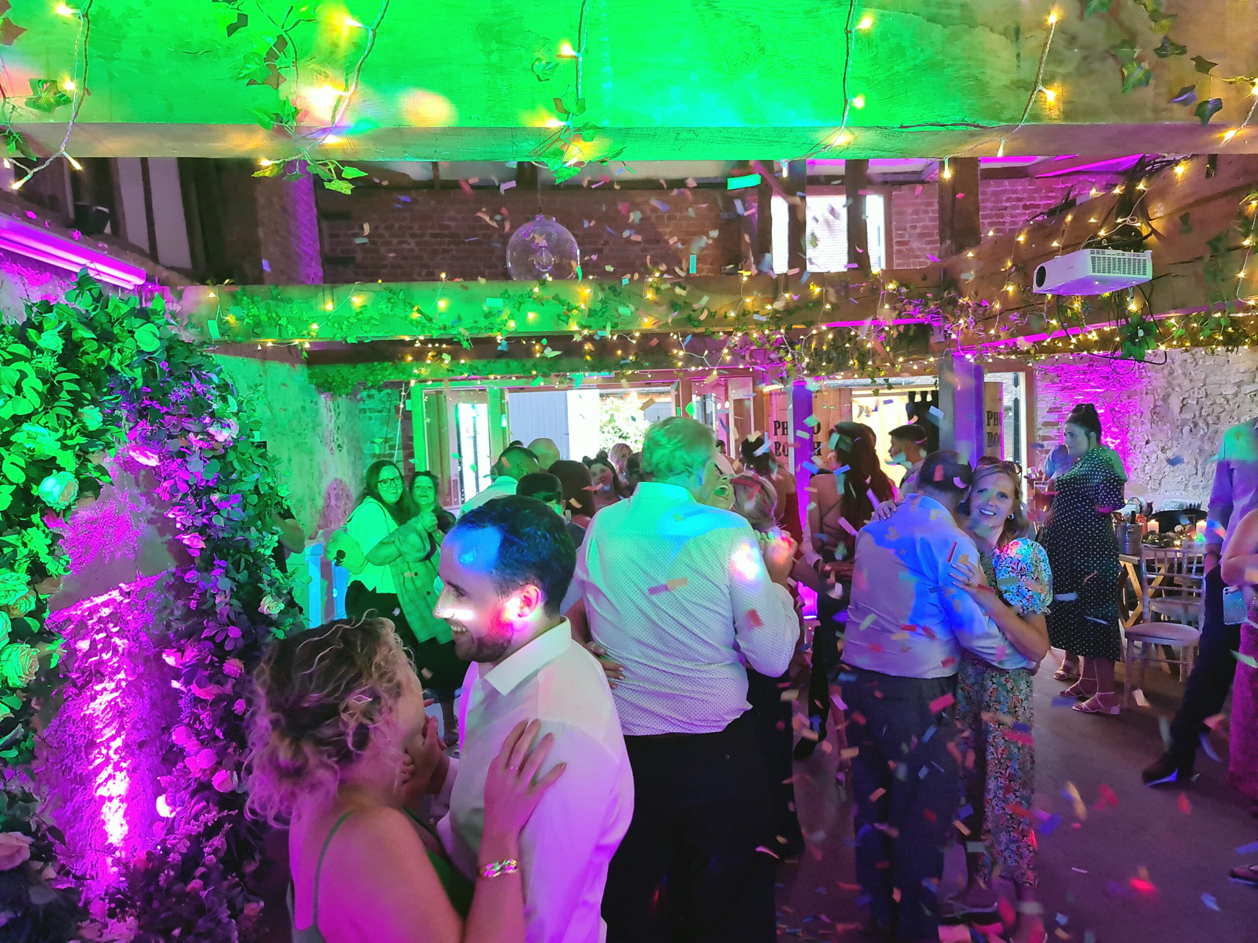 Oxford Disco in Oxfordshire First Dance Confetti Shower